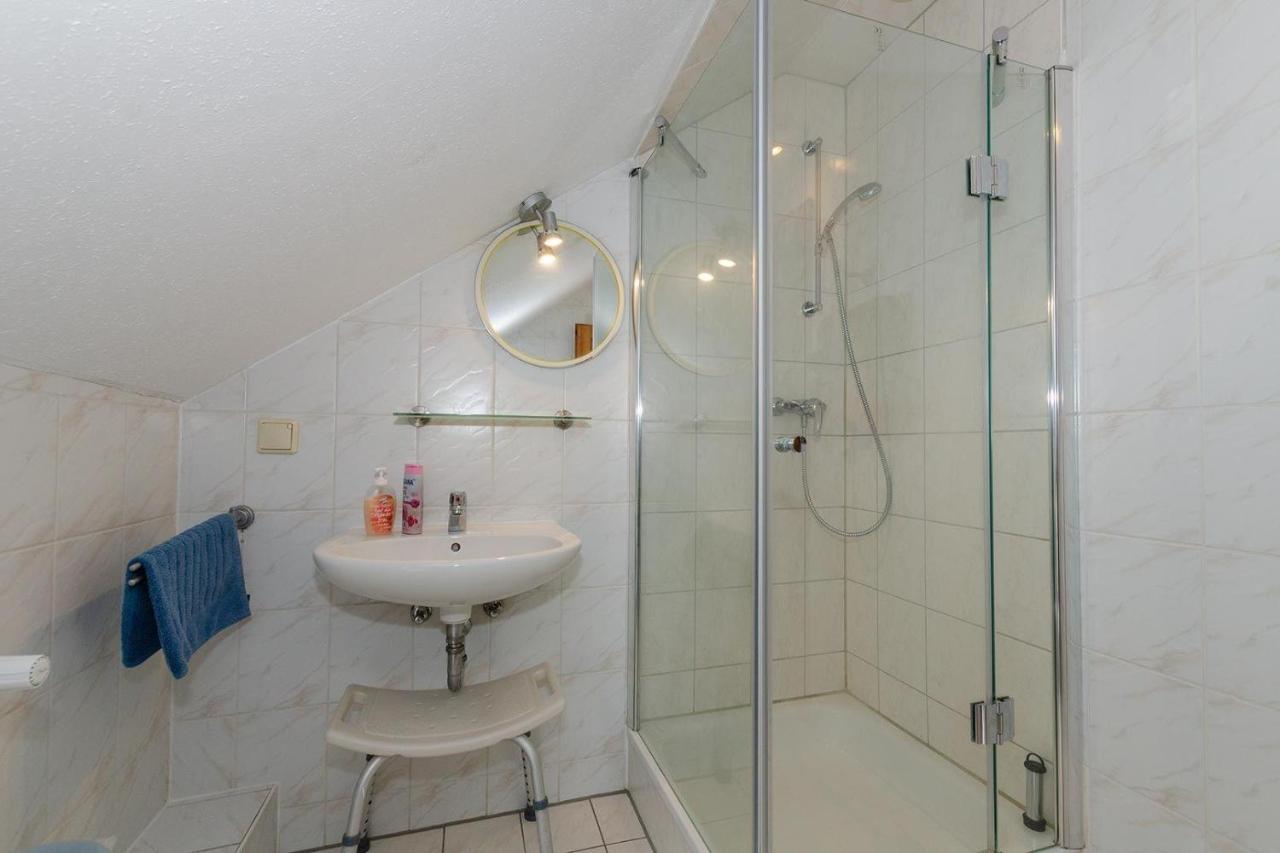 3-Raum-Fewo-Fuer-5-Personen-1-Aufbettung-Auf-Ruegen Apartment Schaprode Exterior foto