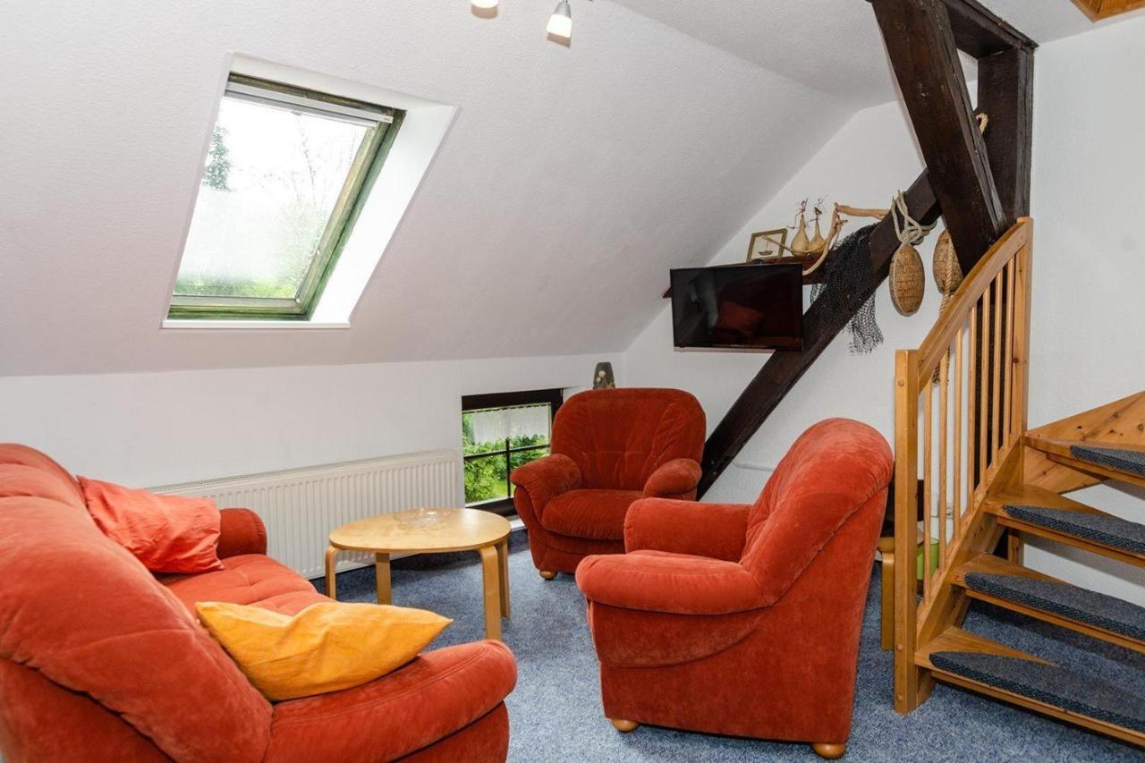 3-Raum-Fewo-Fuer-5-Personen-1-Aufbettung-Auf-Ruegen Apartment Schaprode Exterior foto