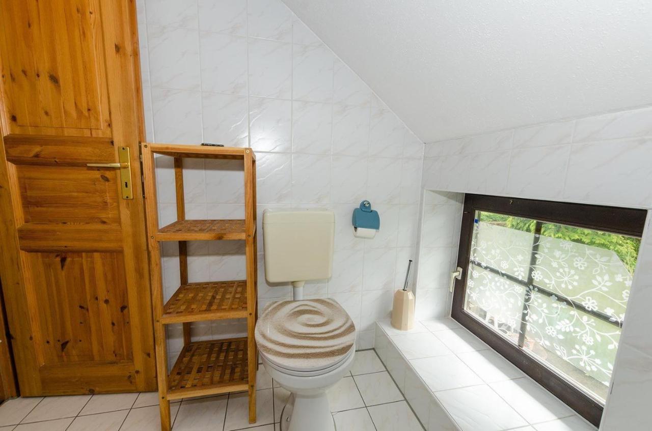 3-Raum-Fewo-Fuer-5-Personen-1-Aufbettung-Auf-Ruegen Apartment Schaprode Exterior foto